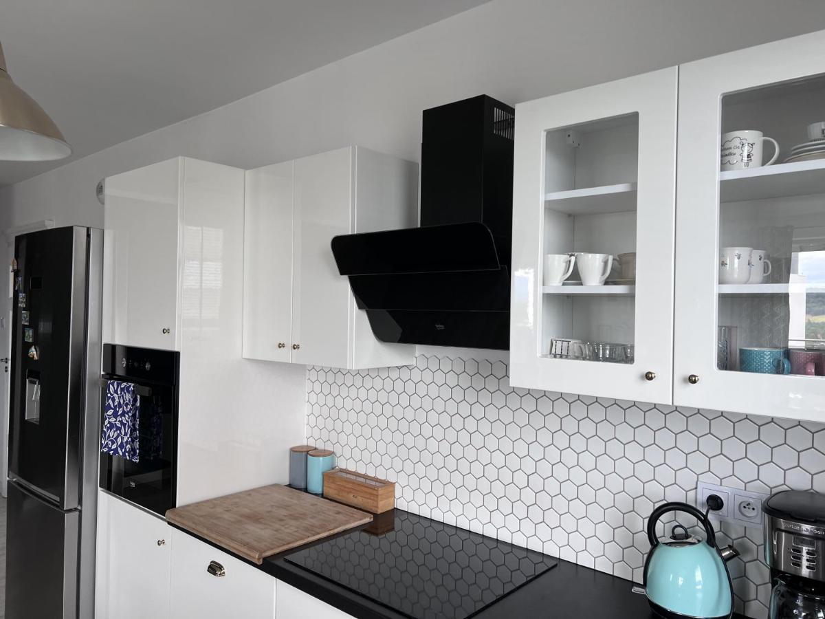 Apartament Z Tarasem Na Osiedlu Rakownica Jelenia Gora Exterior photo